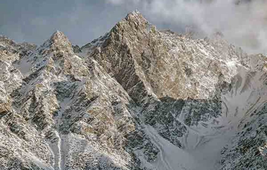 8-Day Skardu Tour on a 4×4 Toyota Prado SUV