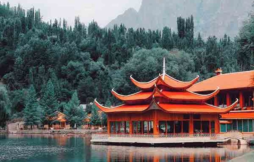 8-Day Skardu Tour on a 4×4 Toyota Prado SUV