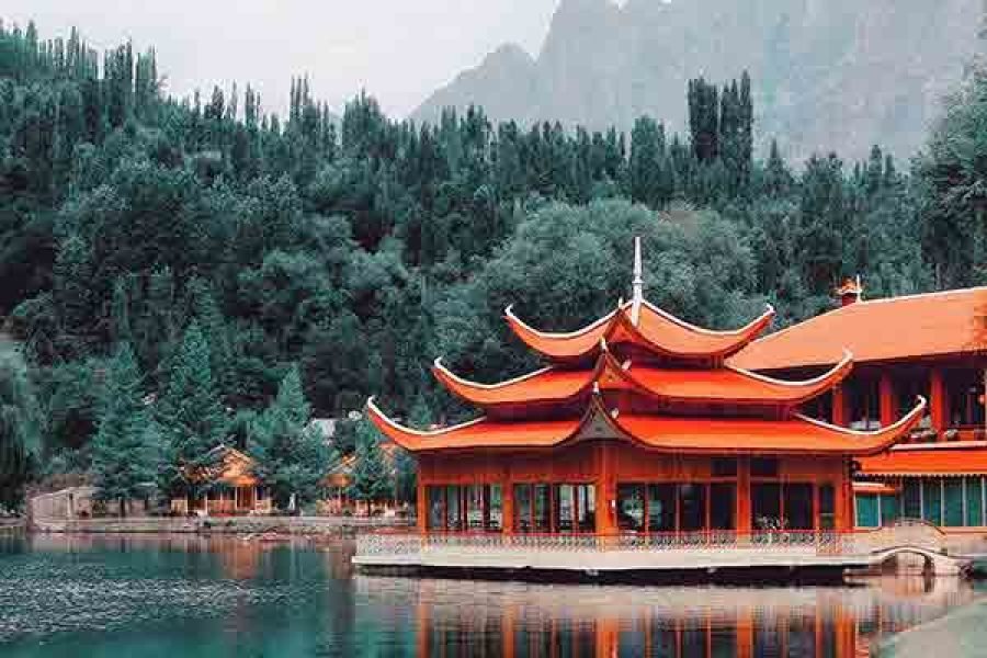 8-Day Skardu Tour on a 4×4 Toyota Prado SUV